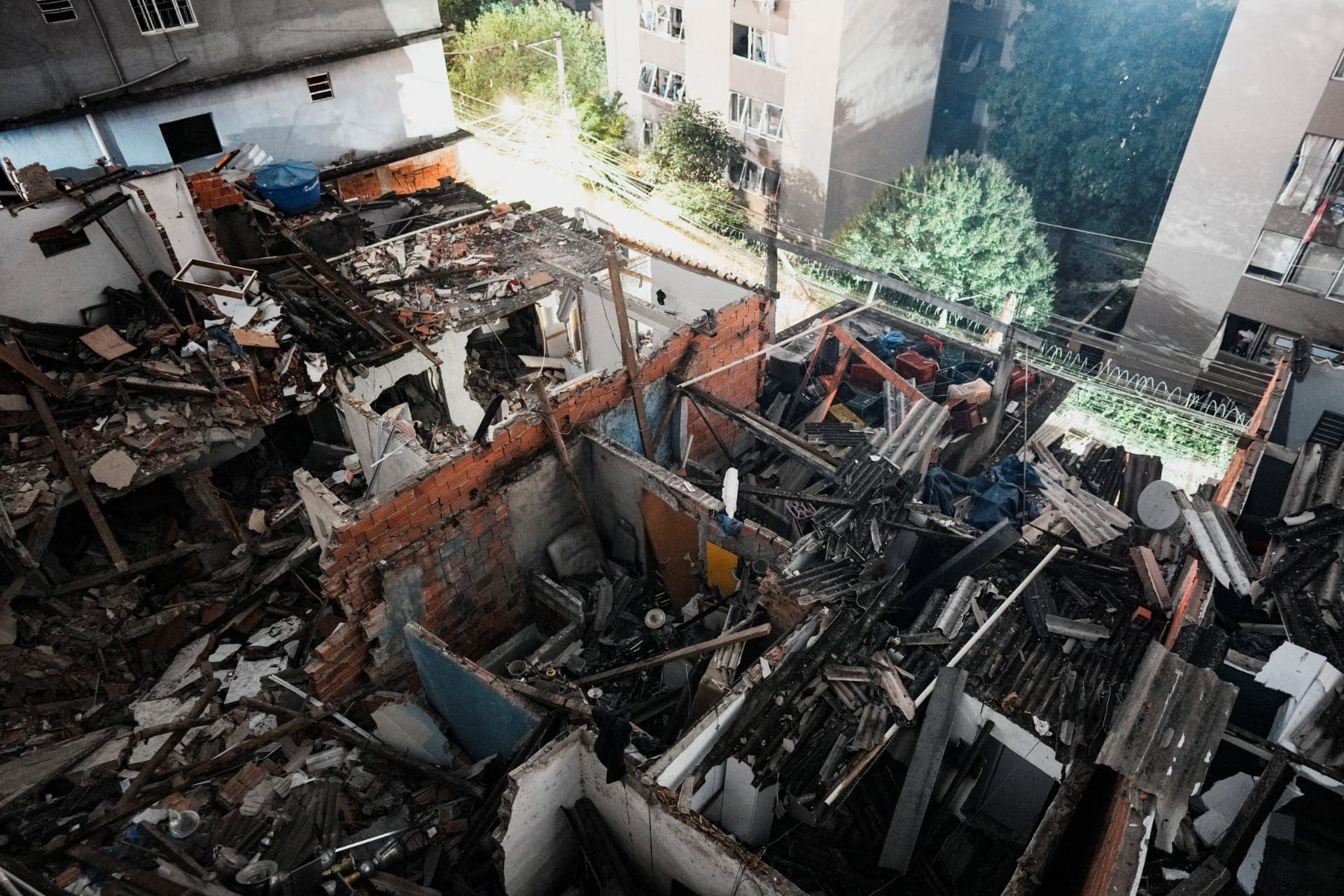 Explosão atinge casas e deixa um morto e 3 feridos no Jaguaré