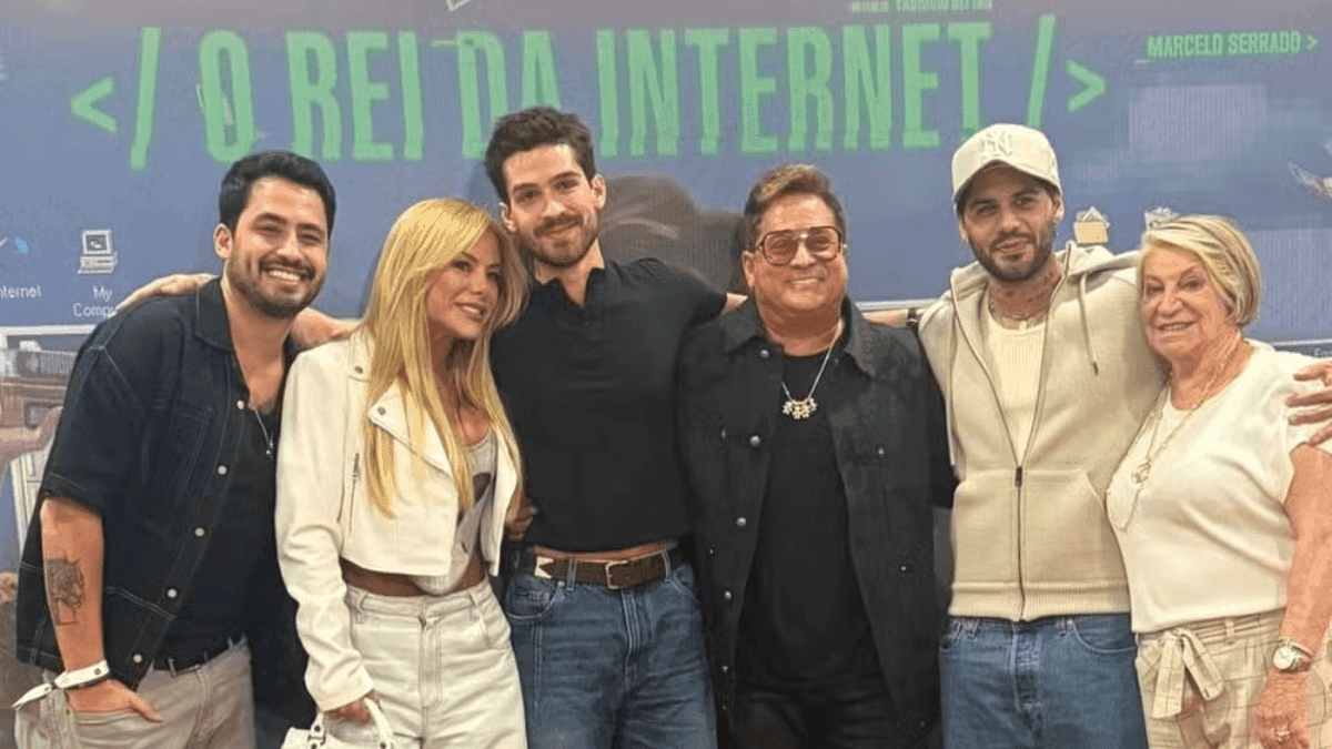 Leonardo e Zé Felipe prestigiam João Guilherme em pré-estreia de filme