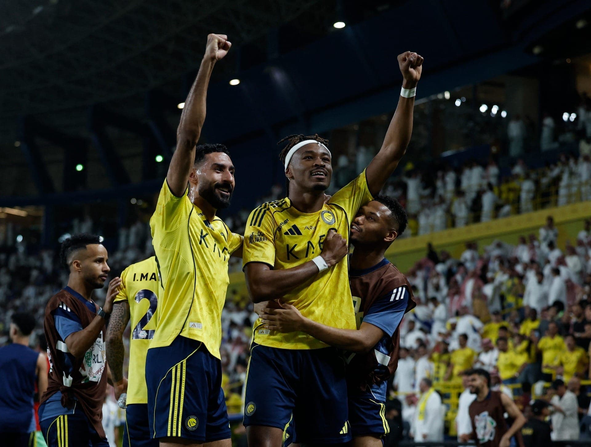 Simakan comemora gol pelo Al Nassr contra Al Hilal
