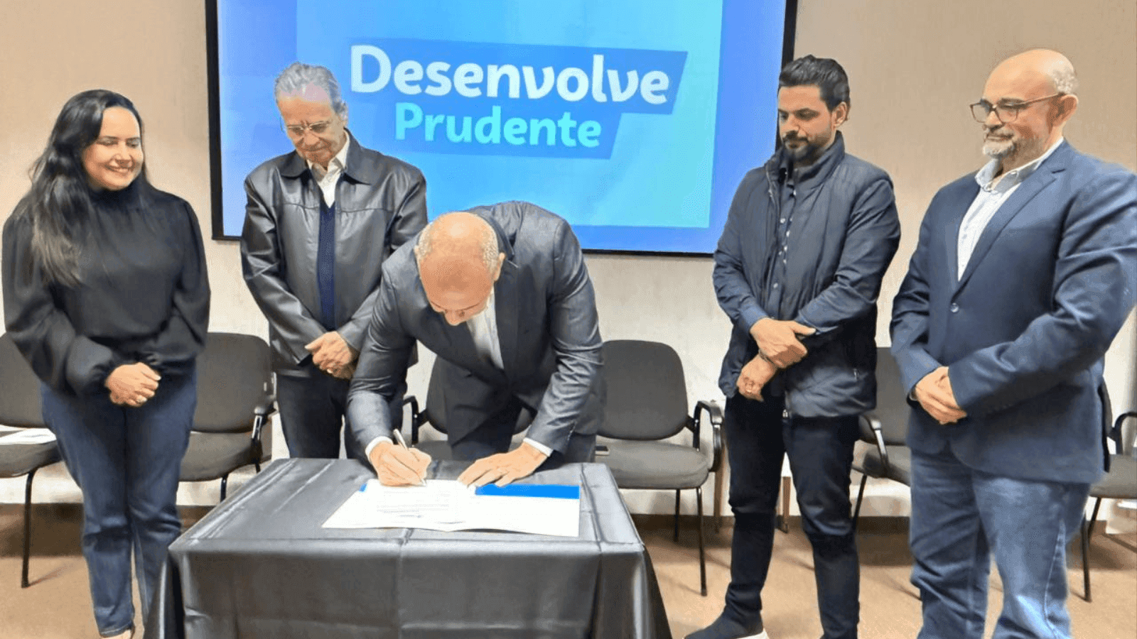Programa oferece capacitações gratuitas em diversas áreas