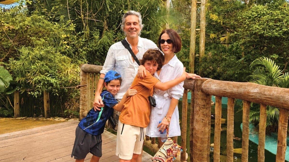 Alexandre Nero descansa com a família no Beach Park, no Ceará