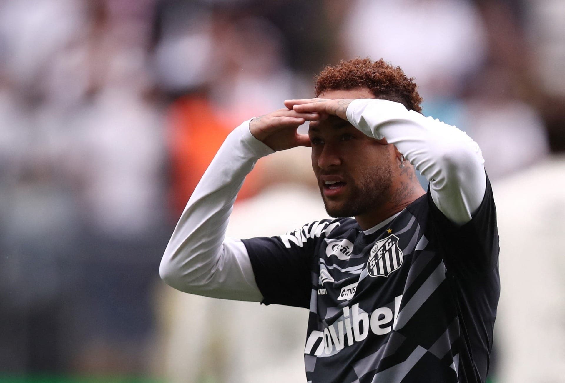 Neymar no aquecimento antes de Santos x Coritiba pelo Brasileirão