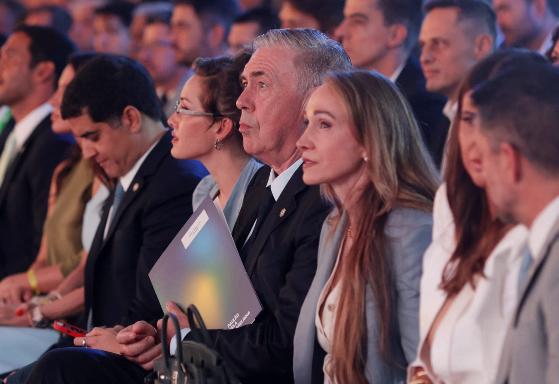Ao lado da mulher, Carlo Ancelotti acompanha apresentação no Museu do Amanh, no Rio, antes da convocação