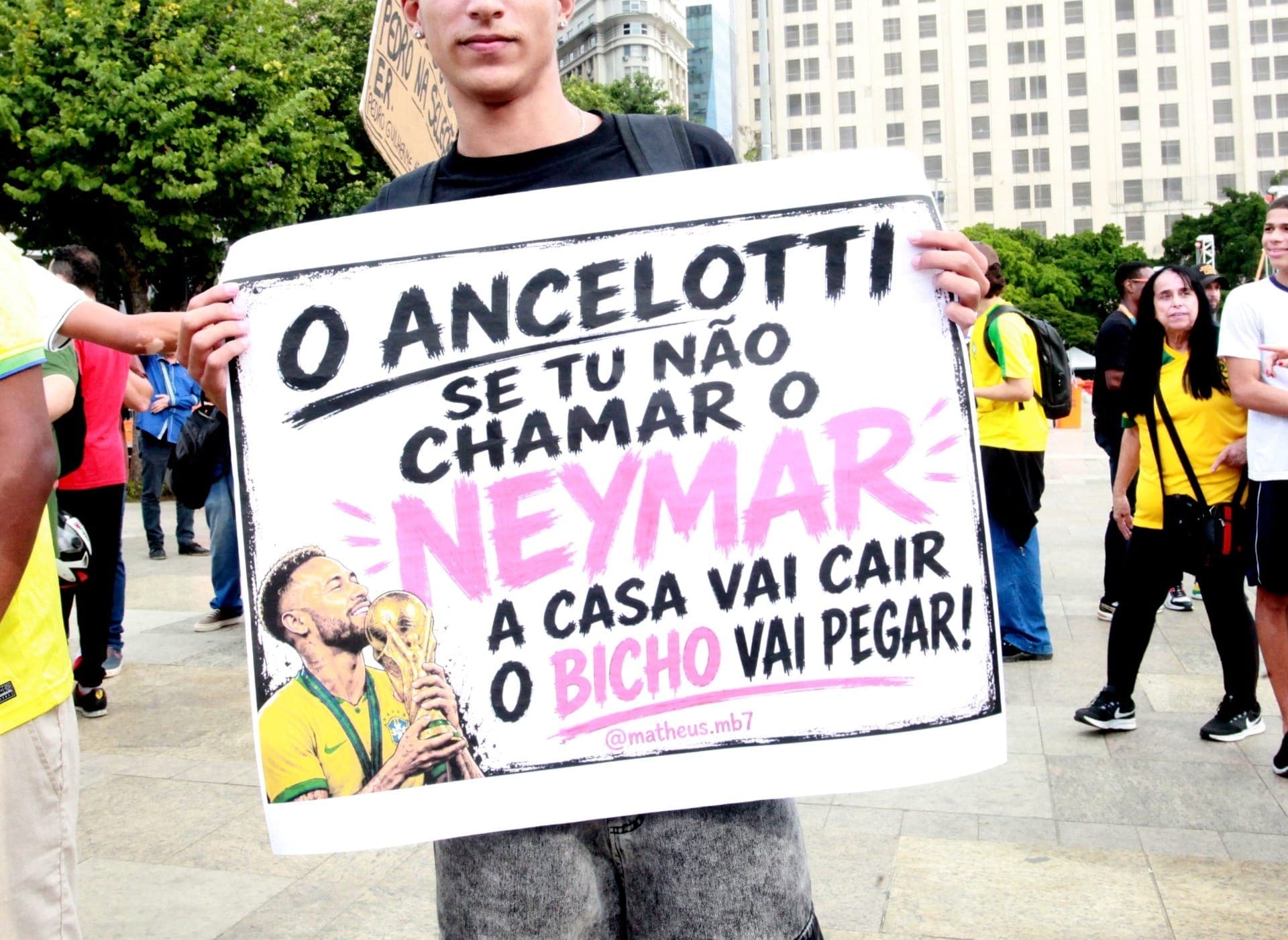Torcedor pede Neymar na Copa; convocação acontece no Museu do Amanhã, no Rio