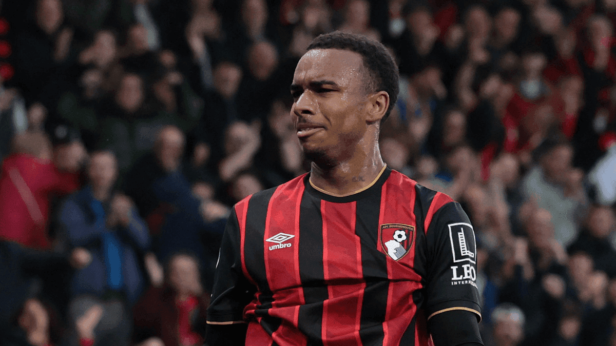 Junior Kroupi comemora gol do Bournemouth sobre o City