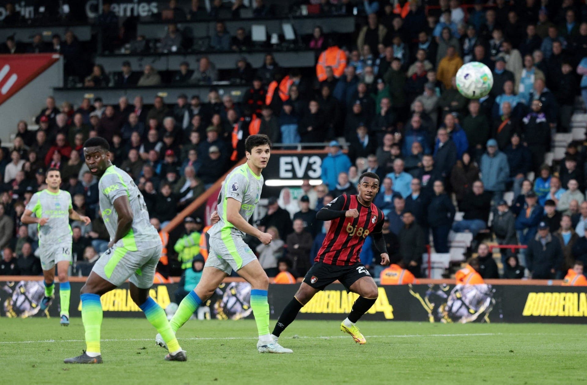Junior Kroupi marca gol do Bournemouth sobre City e sonha com Liga dos Campeões