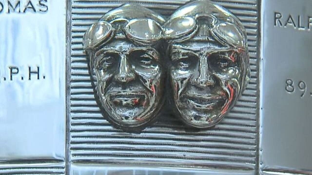Joe Boyer e L.L. Corum no troféu Borg Warner