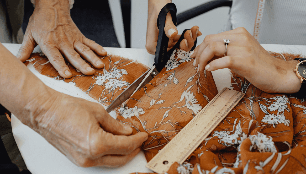 Curso aborda modelagem, corte e costura de bolsas em tecido