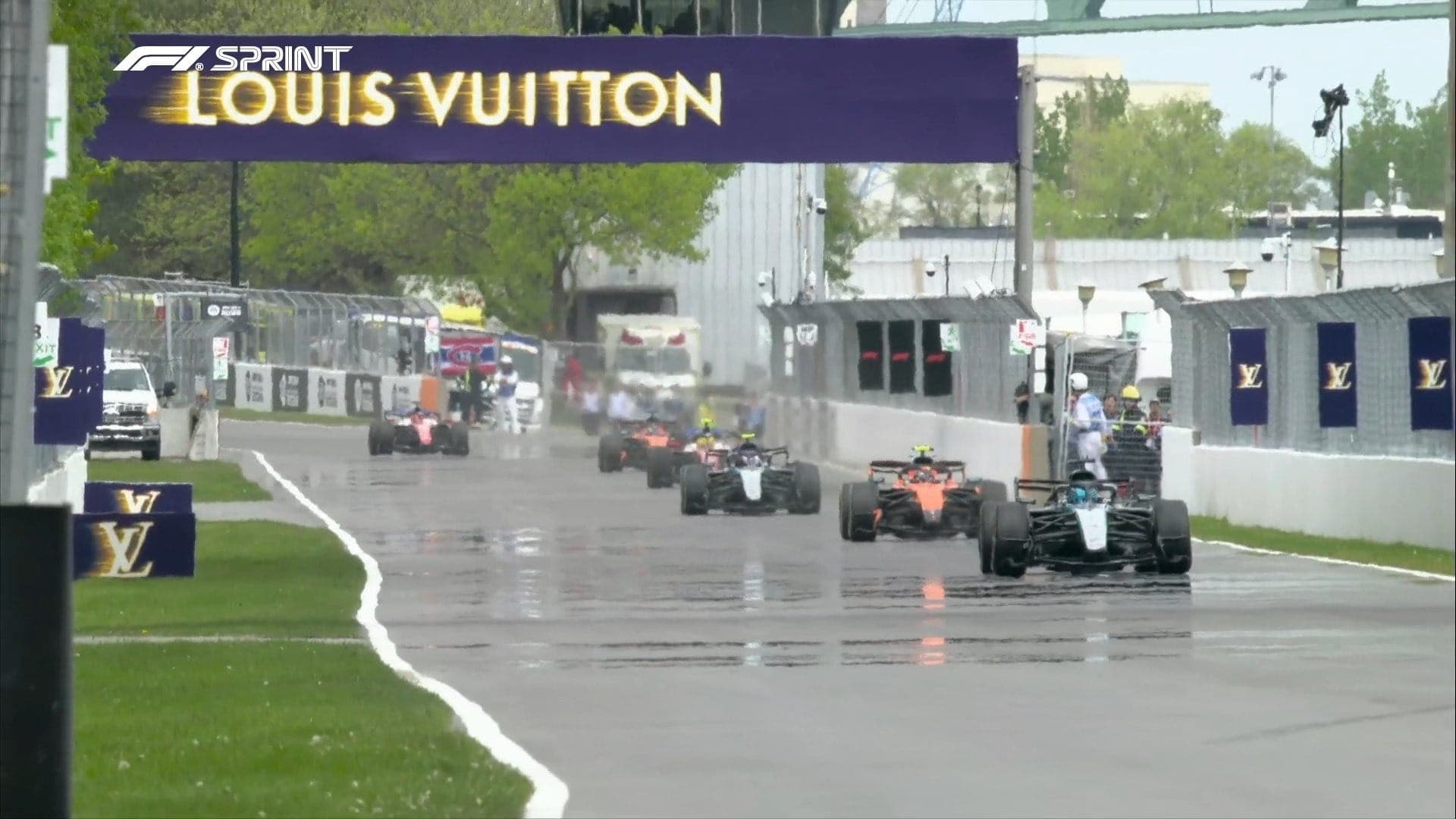 George Russell (Mercedes) e Lando Norris (McLaren) na corrida sprint do GP do Canadá 2026