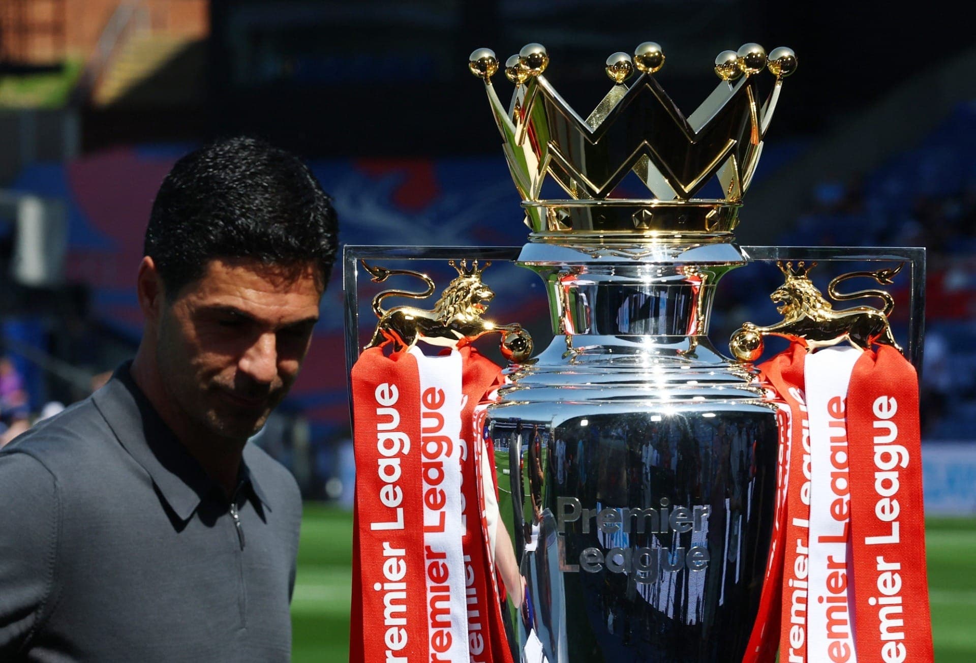 Arsenal recebe taça da Premier League
