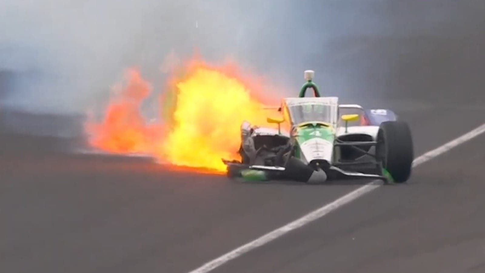 Caio Collet (AJ Foyt) sofre acidente nas 500 Milhas