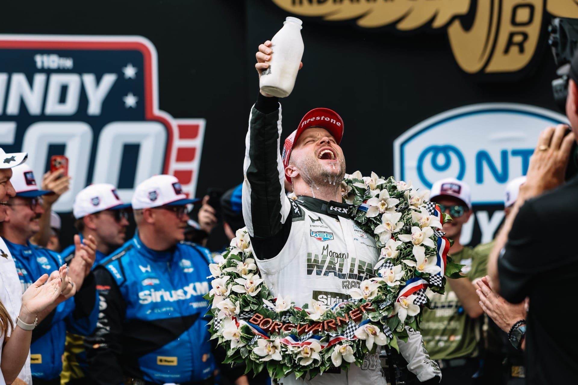 Felix Rosenqvist (Meyer Shank) vence as 500 Milhas de Indianápolis 2026