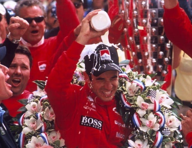 Helio Castroneves comemora primeira vitória nas 500 Milhas, em 2001