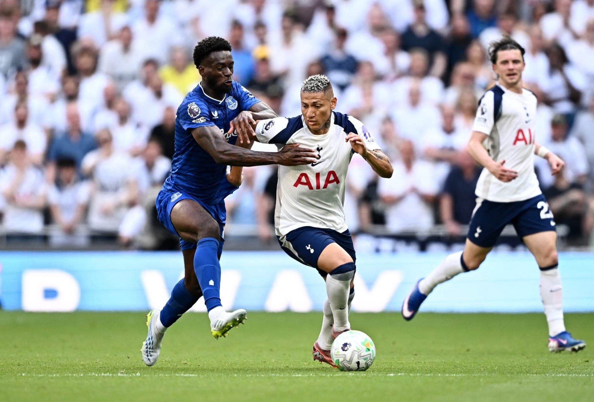 Richarlison em jogo decisivo do Tottenham contra Everton