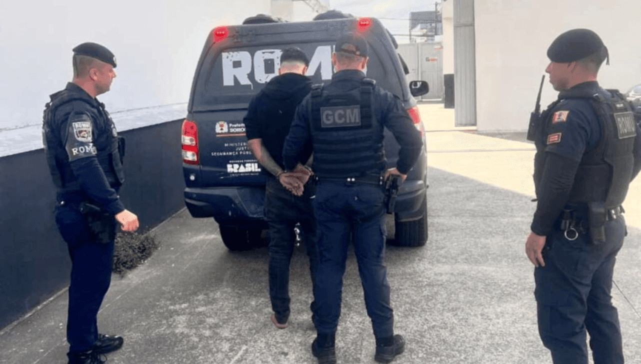 Guardas municipais abordaram o homem após alerta emitido por sistema de monitoramento inteligente