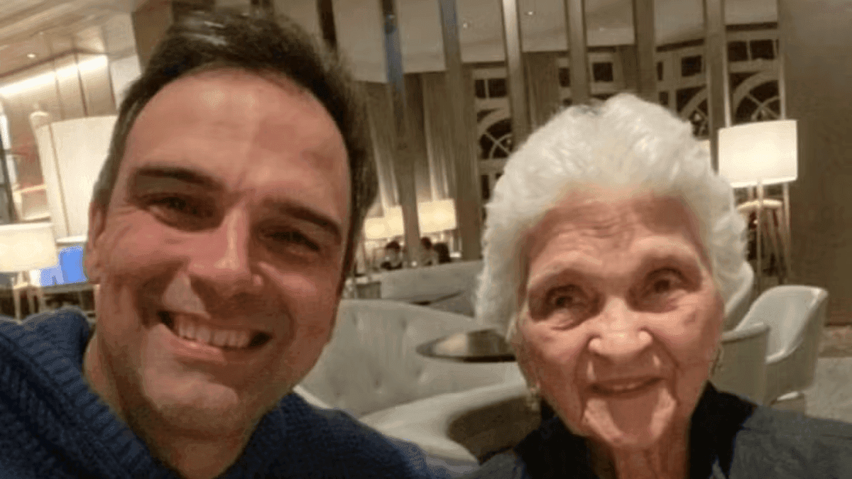 Tadeu Schmidt se despede da mãe e é consolado: "Dificuldade pra aceitar que nunca mais vou te ver"