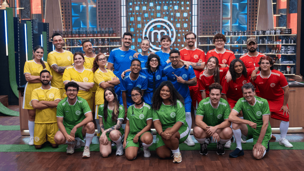 Na primeira seletiva da temporada, os concorrentes são divididos em grupos para uma competição digna de Copa do Mundo