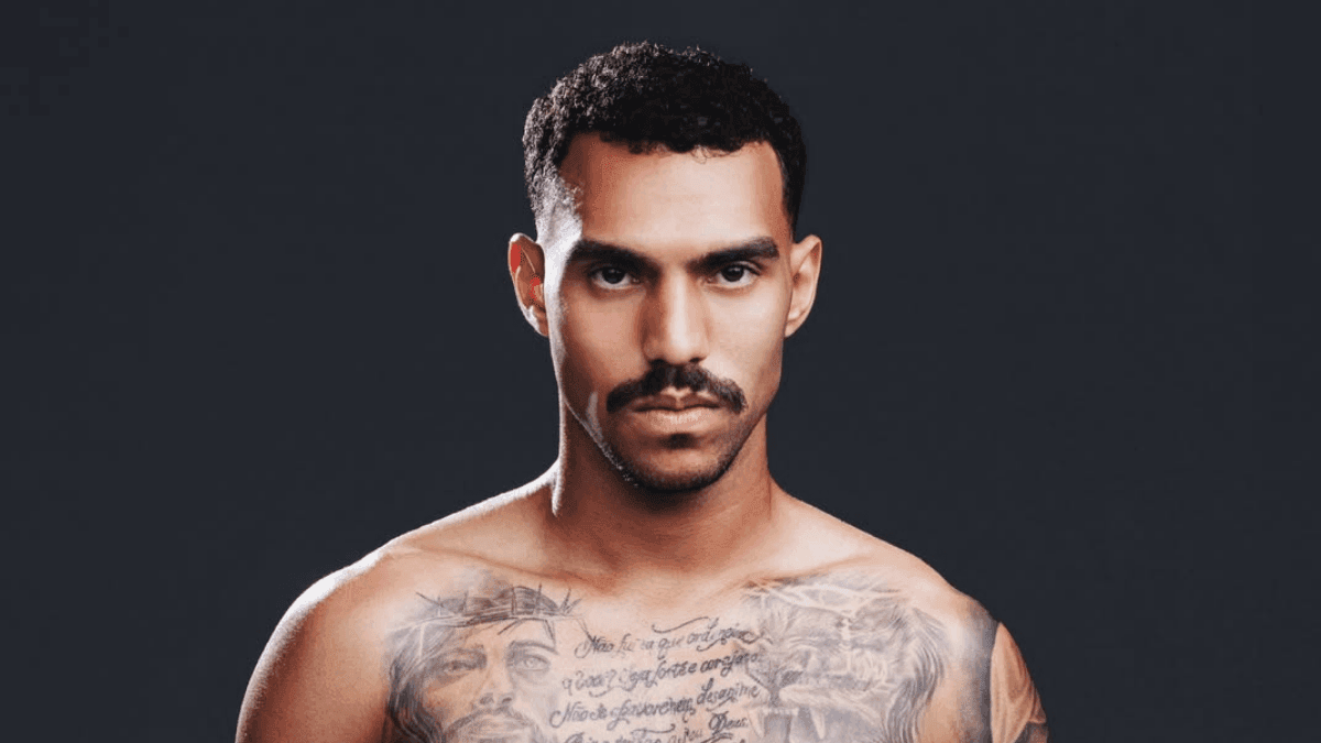 Matheuzinho, do Corinthians, lança perfume