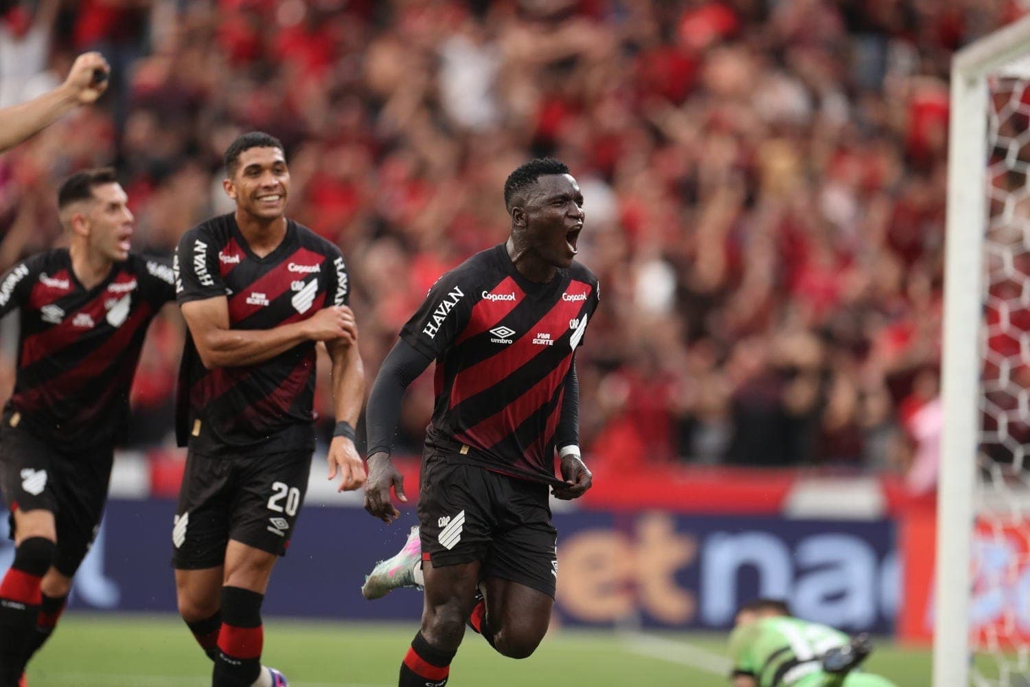 Artilheiro do campeonato marcou o gol da vitória de 1x0 sobre o Mirassol e garantiu mais uma festa na Arena