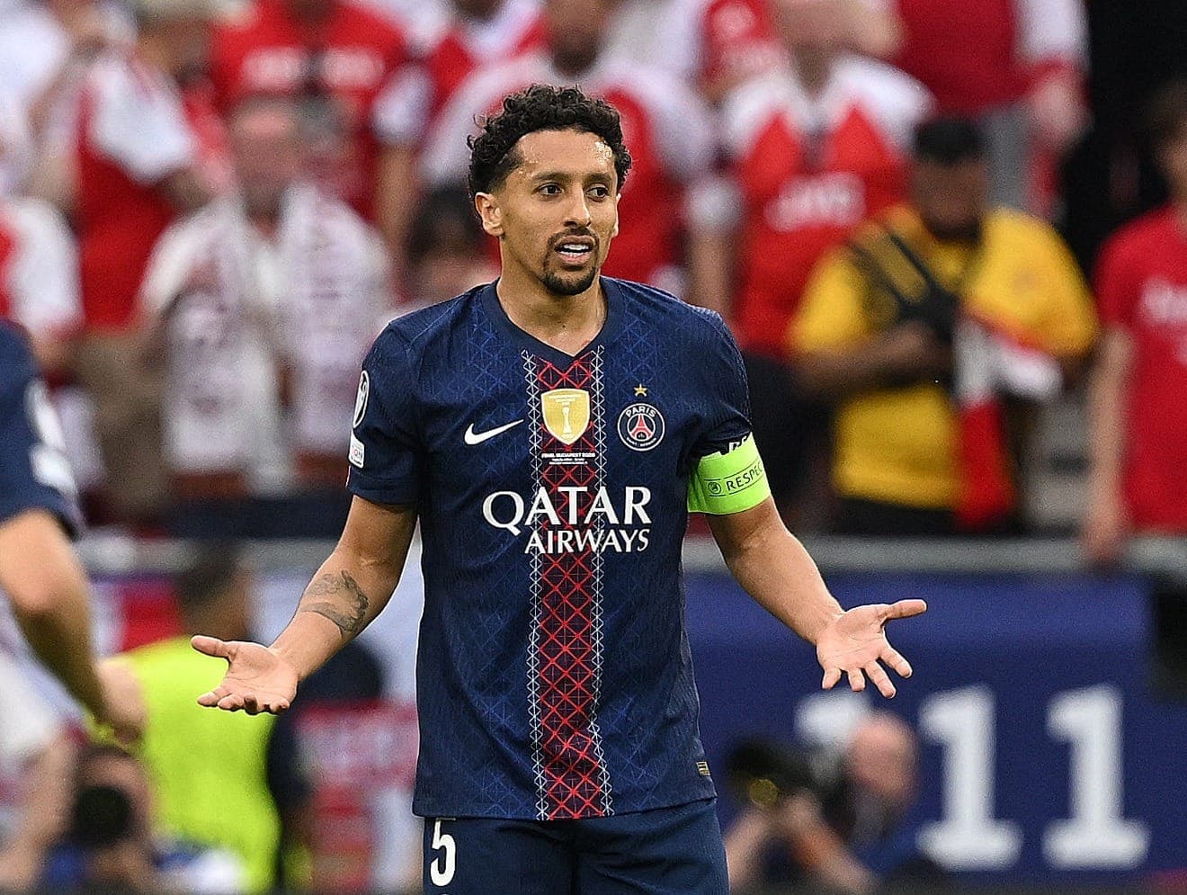 Marquinhos falhou no gol do Arsenal, chutando bola que gerou contra-ataque