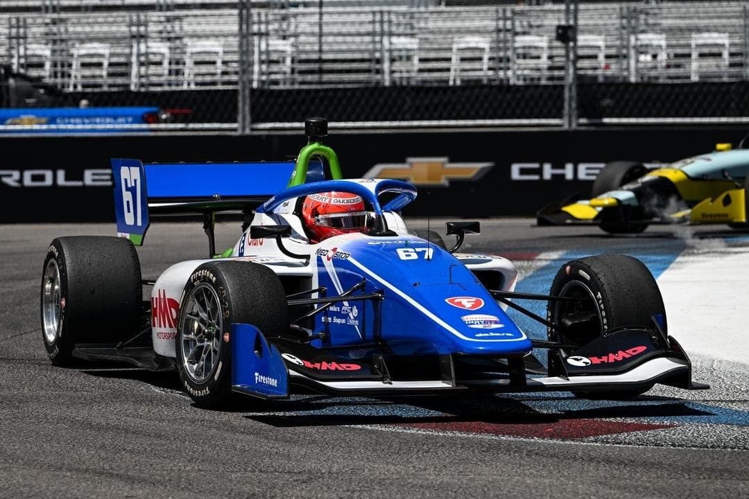 Enzo Fittipaldi brilha em Detroit e vence pela 2ª vez em 2026 na Indy NXT