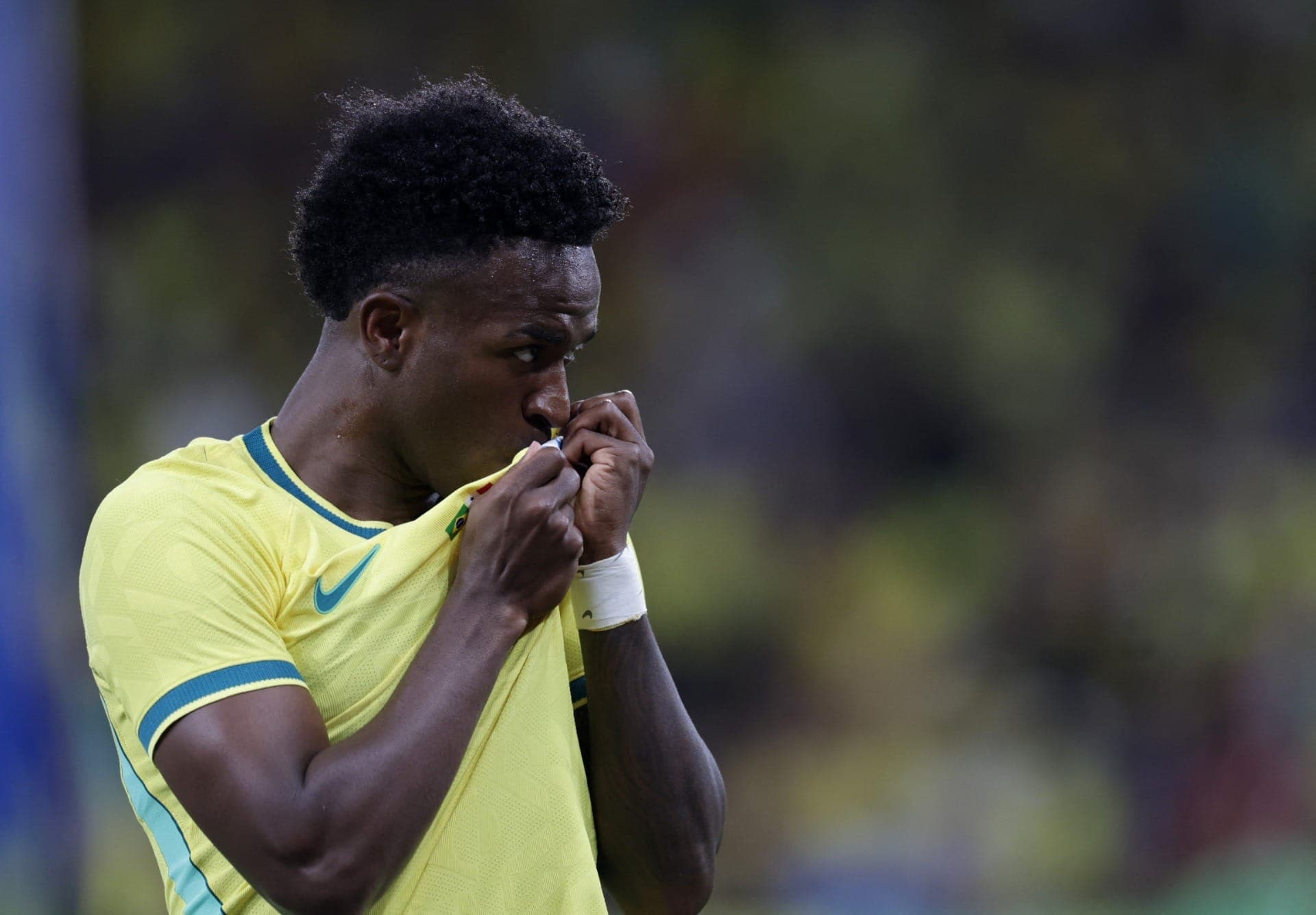 Vini Jr comemora gol da Seleção Brasileira