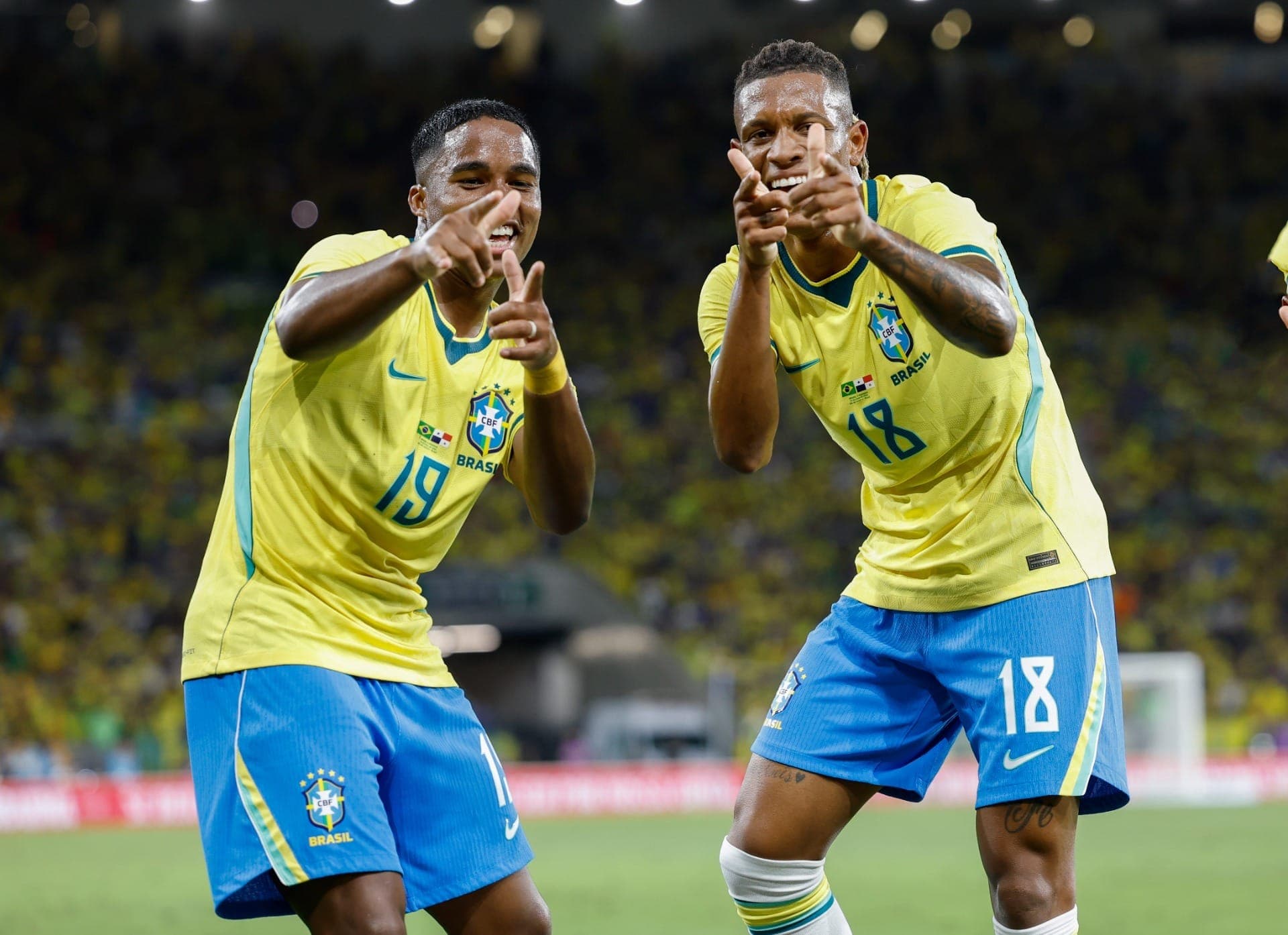 Endrick e Danilo Santos comemoram gol do Brasil contra o Panamá