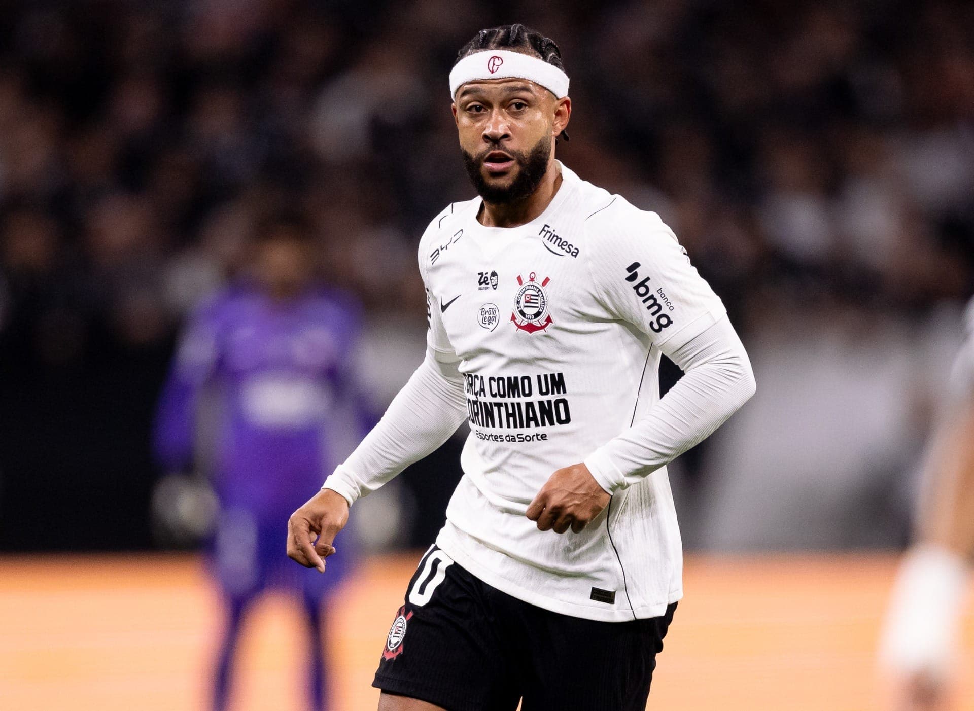 Memphis Depay, camisa 10 da Holanda na Copa do Mundo, durante jogo pelo Corinthians