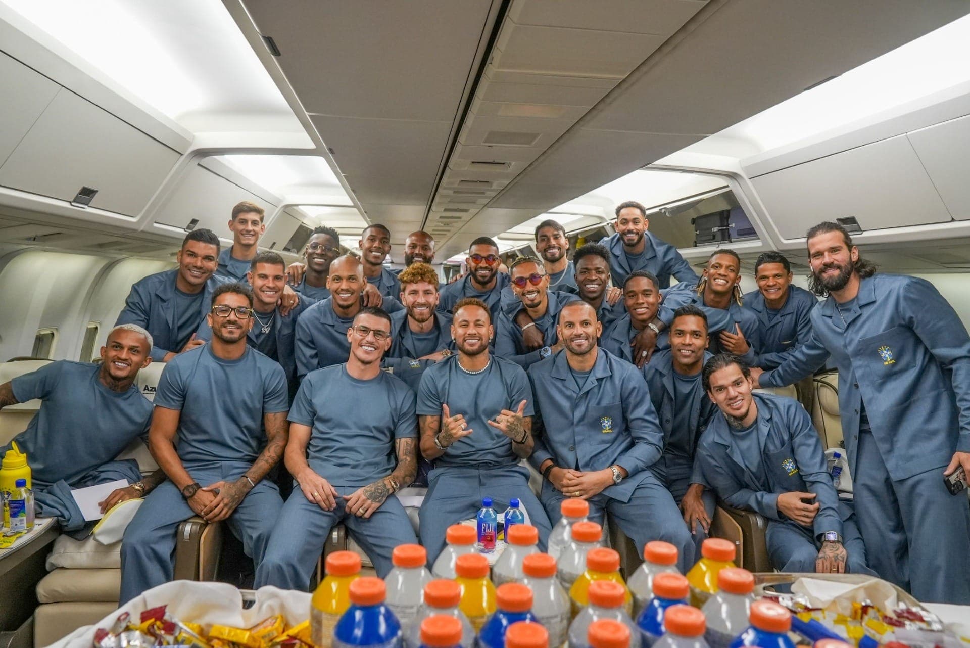 Elenco da Seleção Brasileira no voo para os EUA