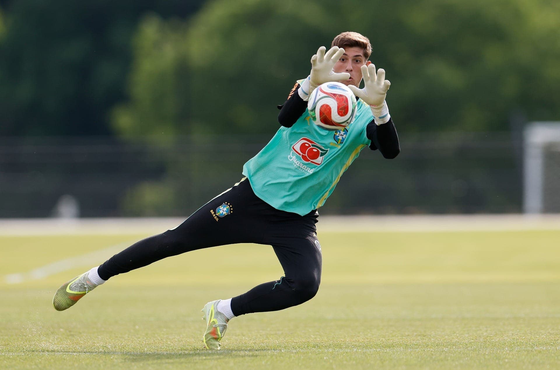 Seleção realiza primeiro treino nos EUA, de olho na estreia da Copa do Mundo