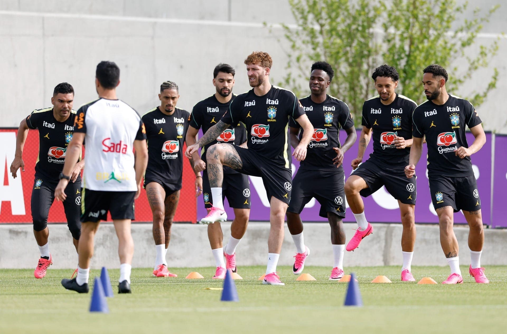 Seleção realiza primeiro treino nos EUA, de olho na estreia da Copa do Mundo
