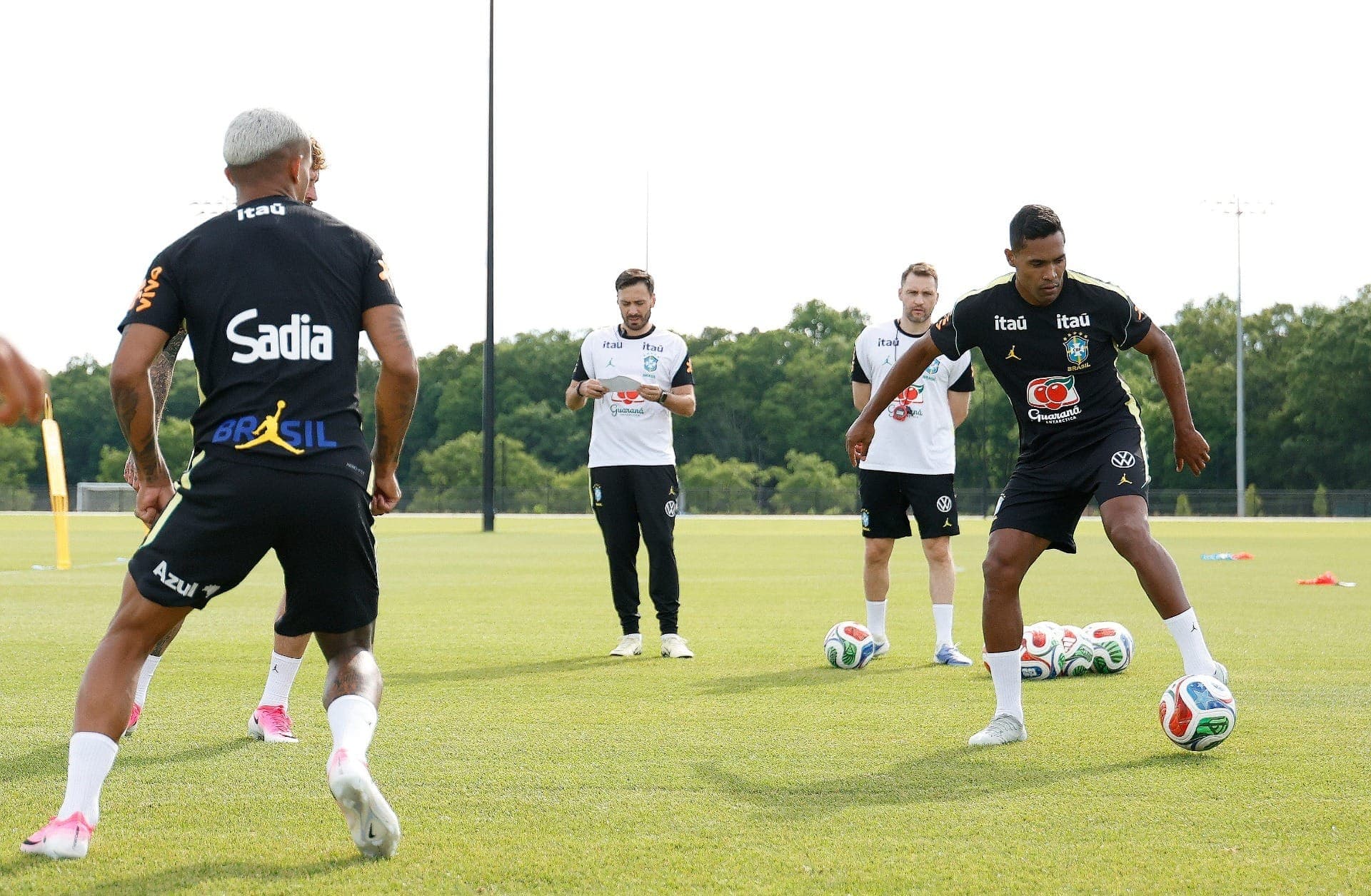 Seleção realiza primeiro treino nos EUA, de olho na estreia da Copa do Mundo