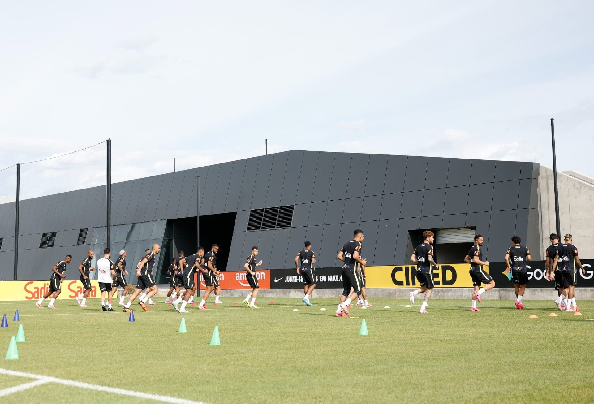 Seleção realiza primeiro treino nos EUA, de olho na estreia da Copa do Mundo