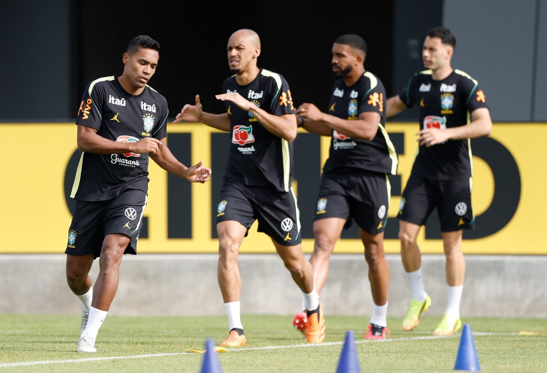 Seleção realiza primeiro treino nos EUA, de olho na estreia da Copa do Mundo