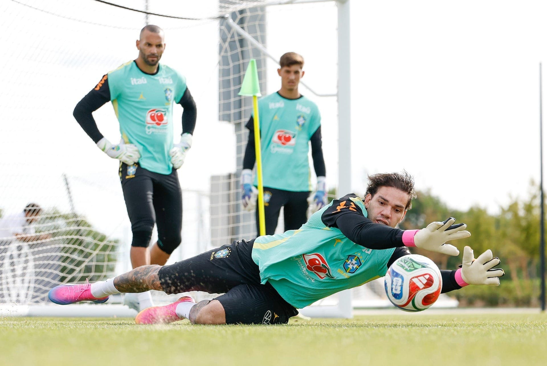 Seleção realiza primeiro treino nos EUA, de olho na estreia da Copa do Mundo