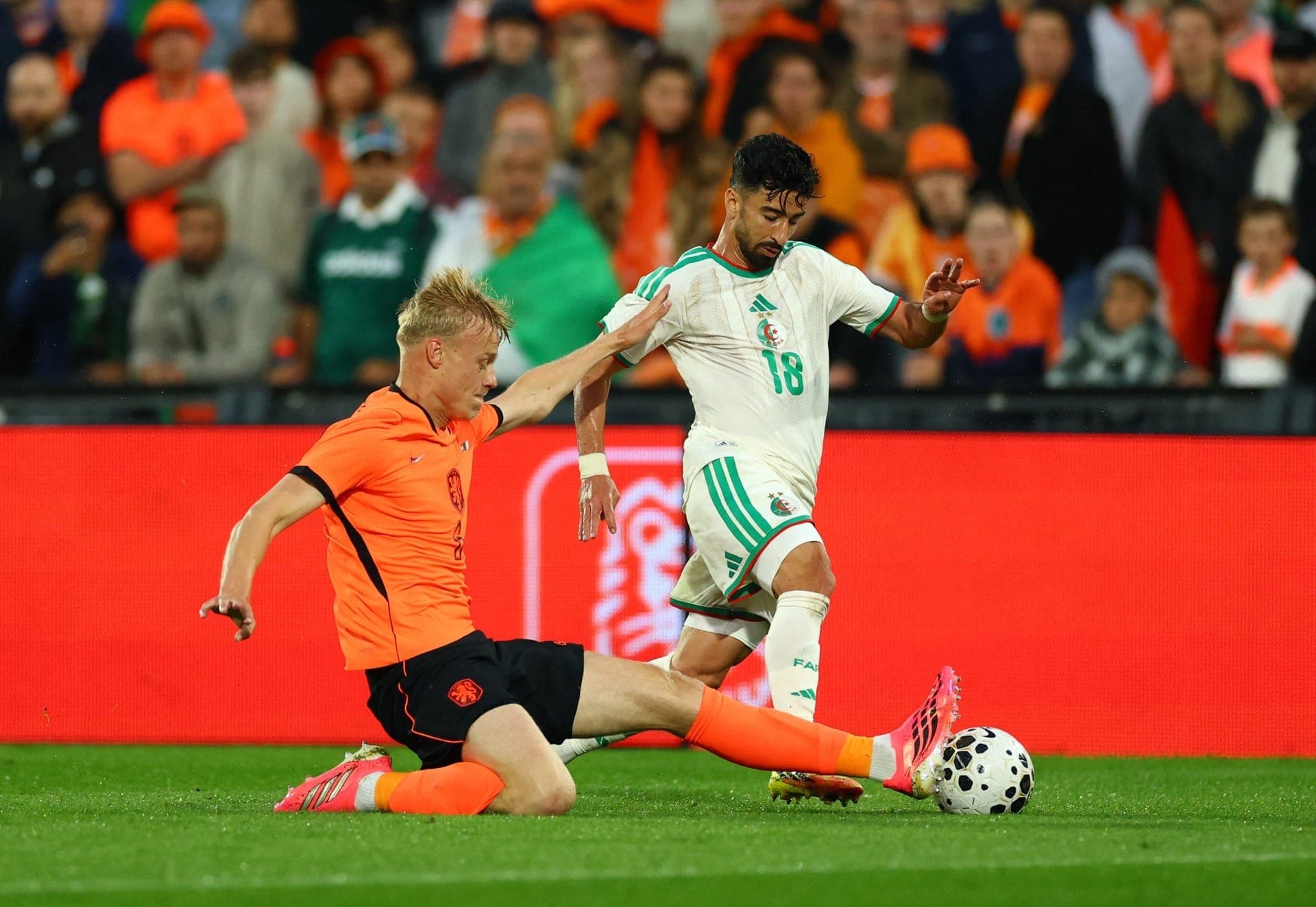 Holanda durante amistoso preparatório para a Copa do Mundo contra a Argélia