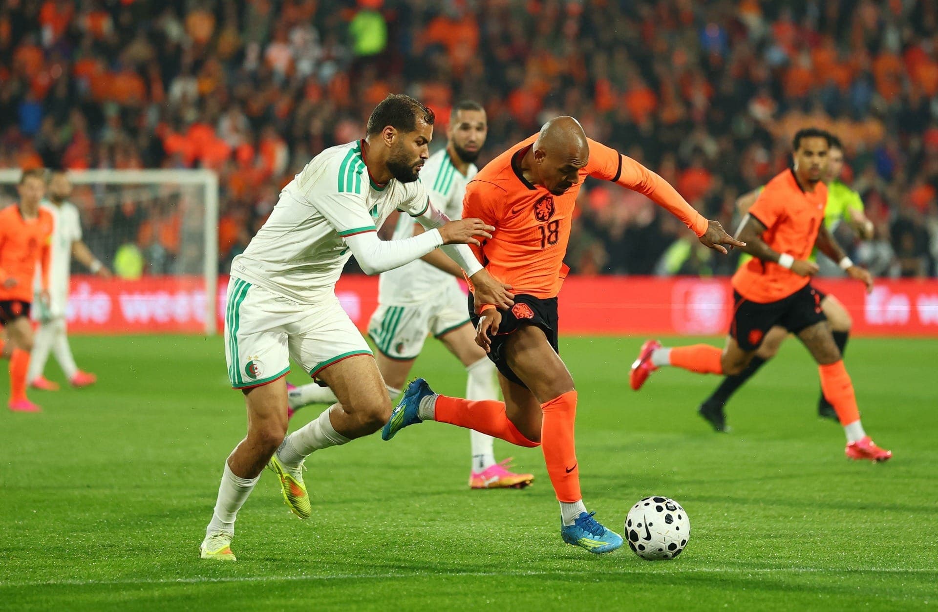 Holanda durante amistoso preparatório para a Copa do Mundo contra a Argélia