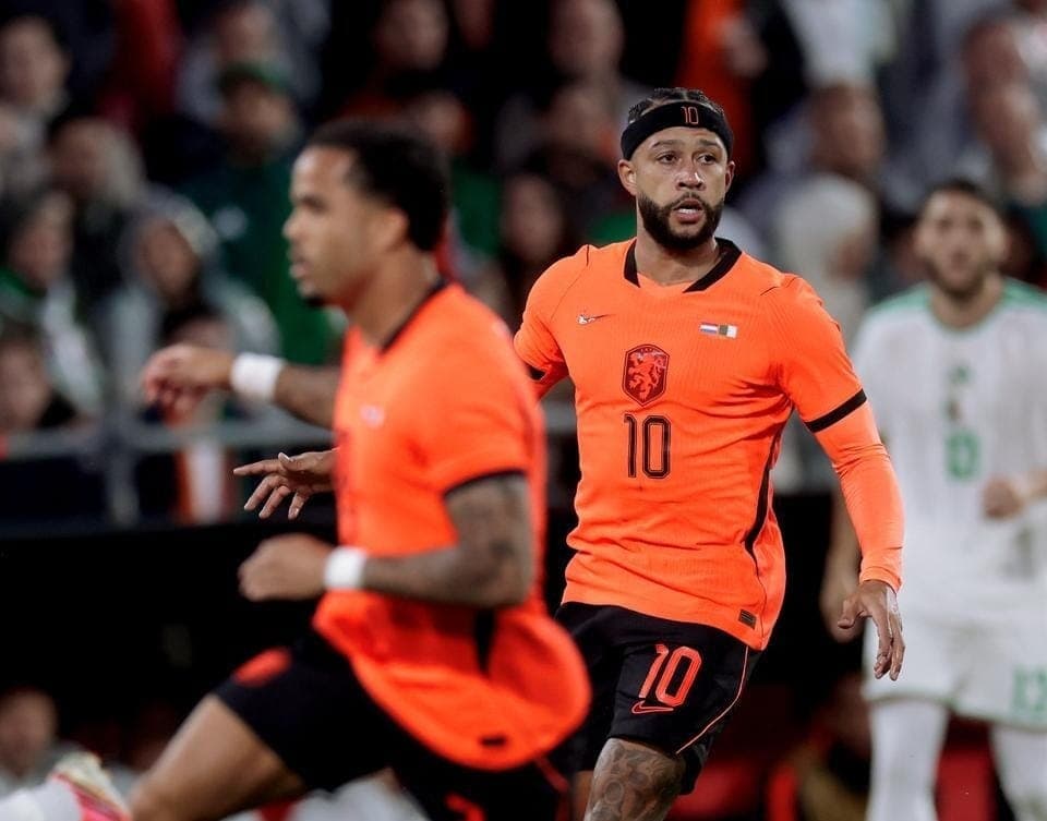 Memphis Depay em ação pela Holanda, contra a Argélia