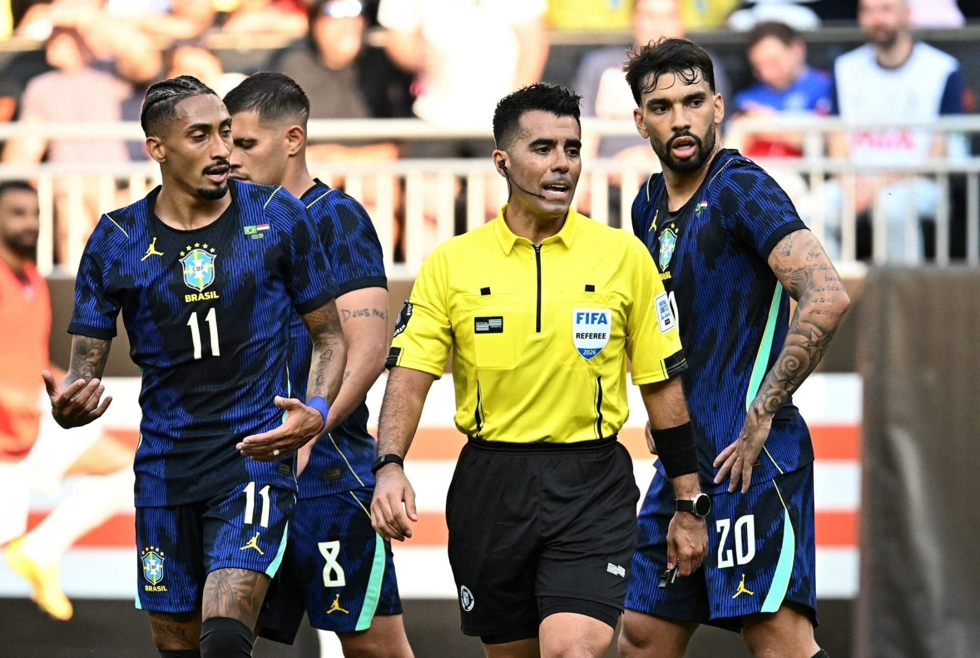 Jogadores do Brasil reclamam da arbitragem