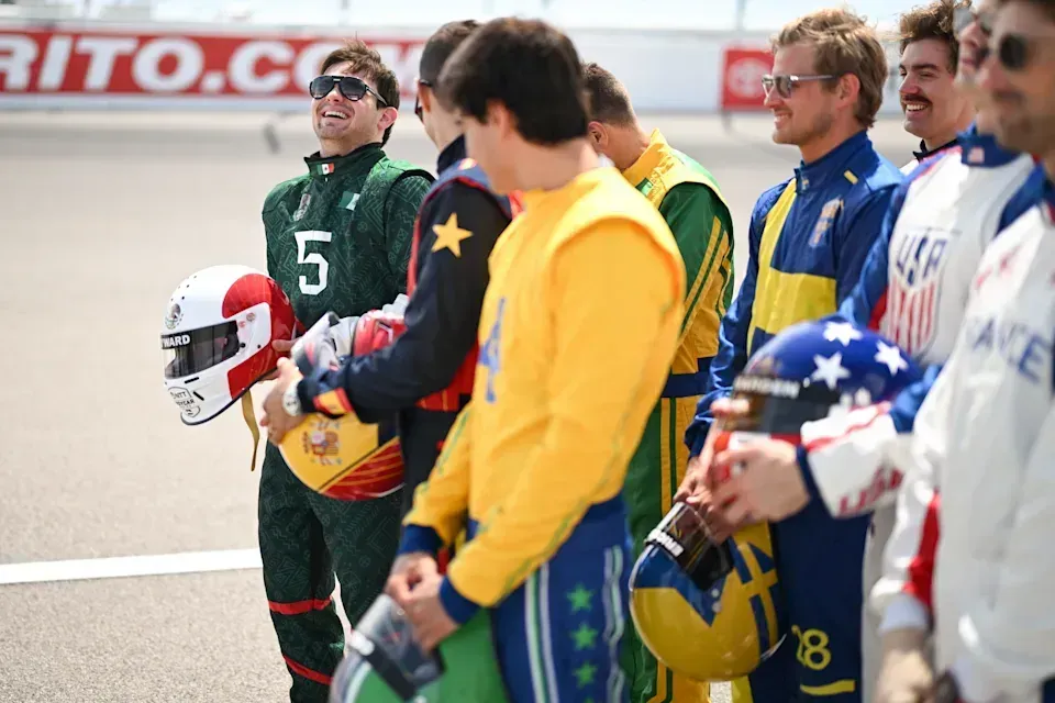 Pilotos da Indy vestem macacões de seleções em clima de Copa do Mundo