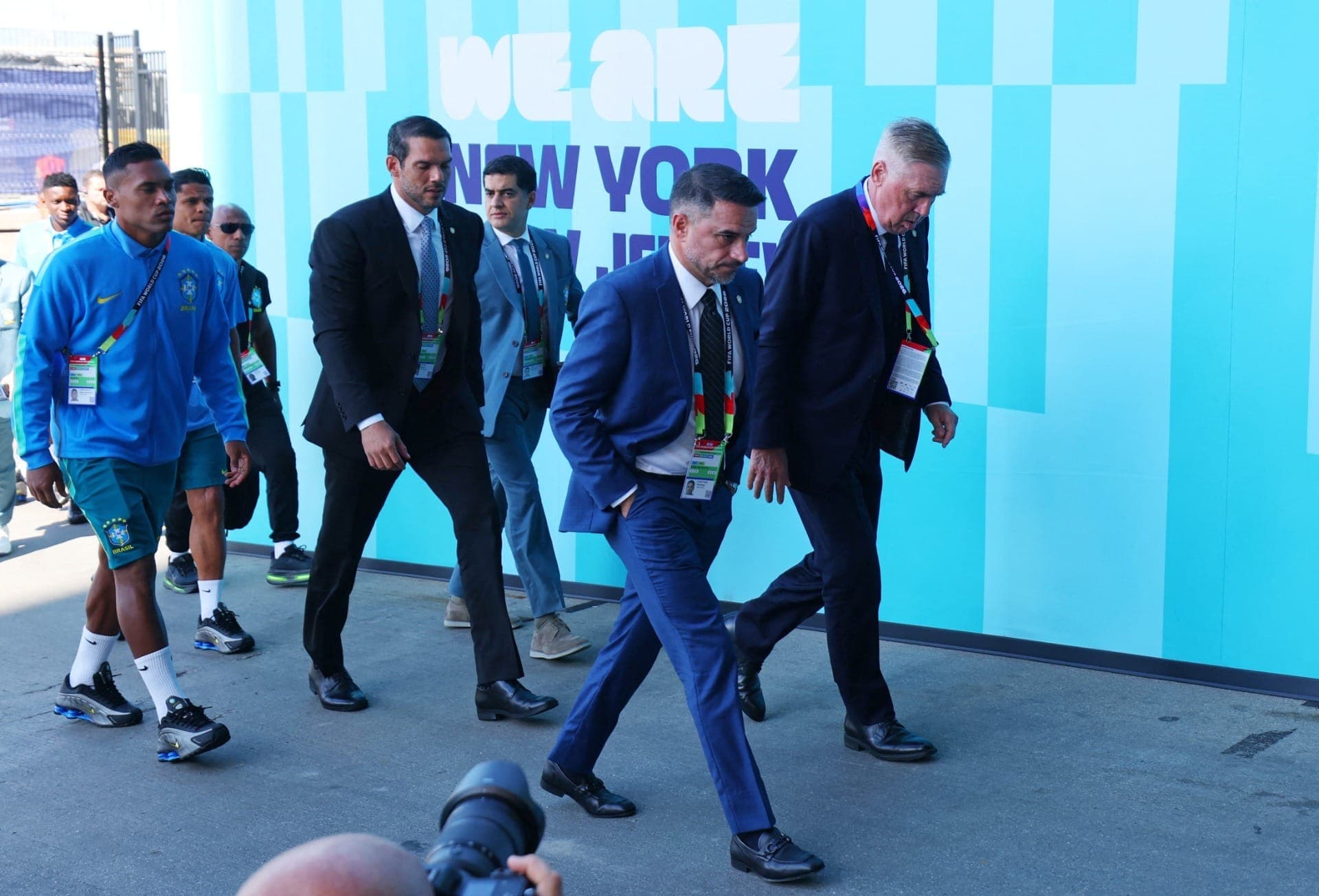 Ancelotti, Rodrigo Caetano e Samir Xaud na chegada ao estádioa CBF