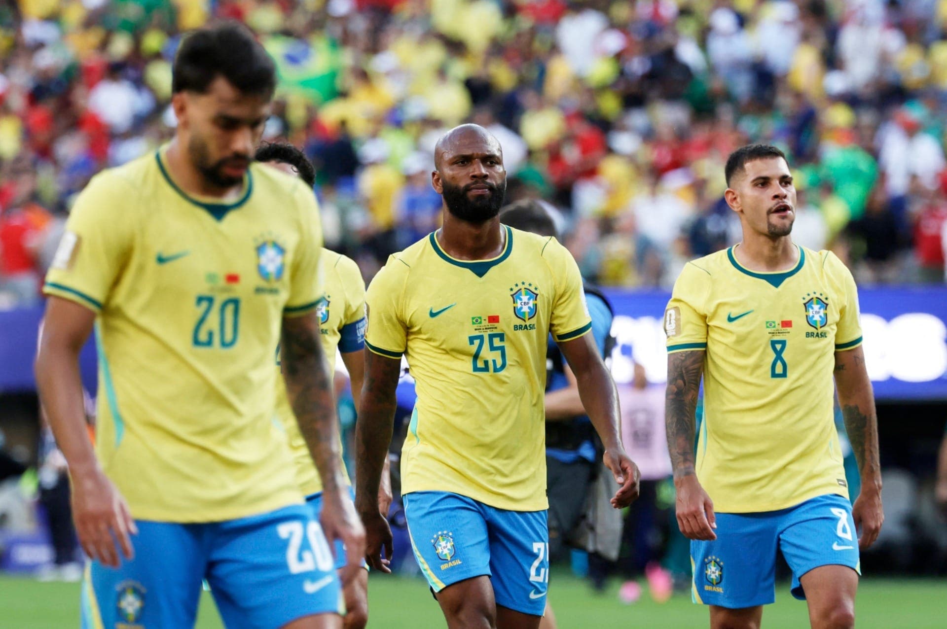 Reação dos jogadores do Brasil após o final do 1º tempo