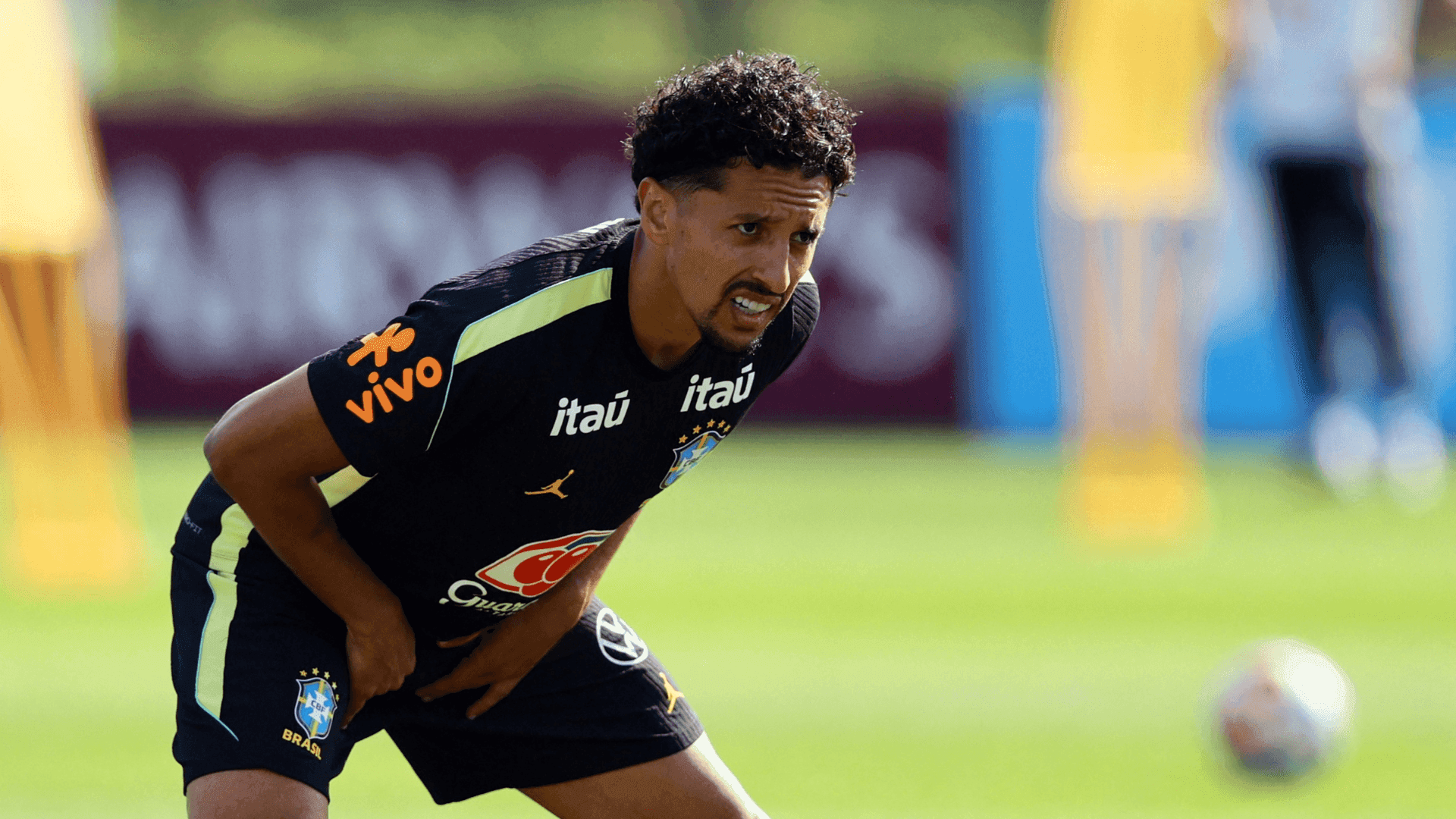 Marquinho em treino da Seleção Brasileira para jogo contra Haiti