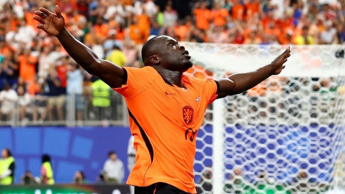 Brobbey, atacante da Holanda, comemora gol contra Suécia