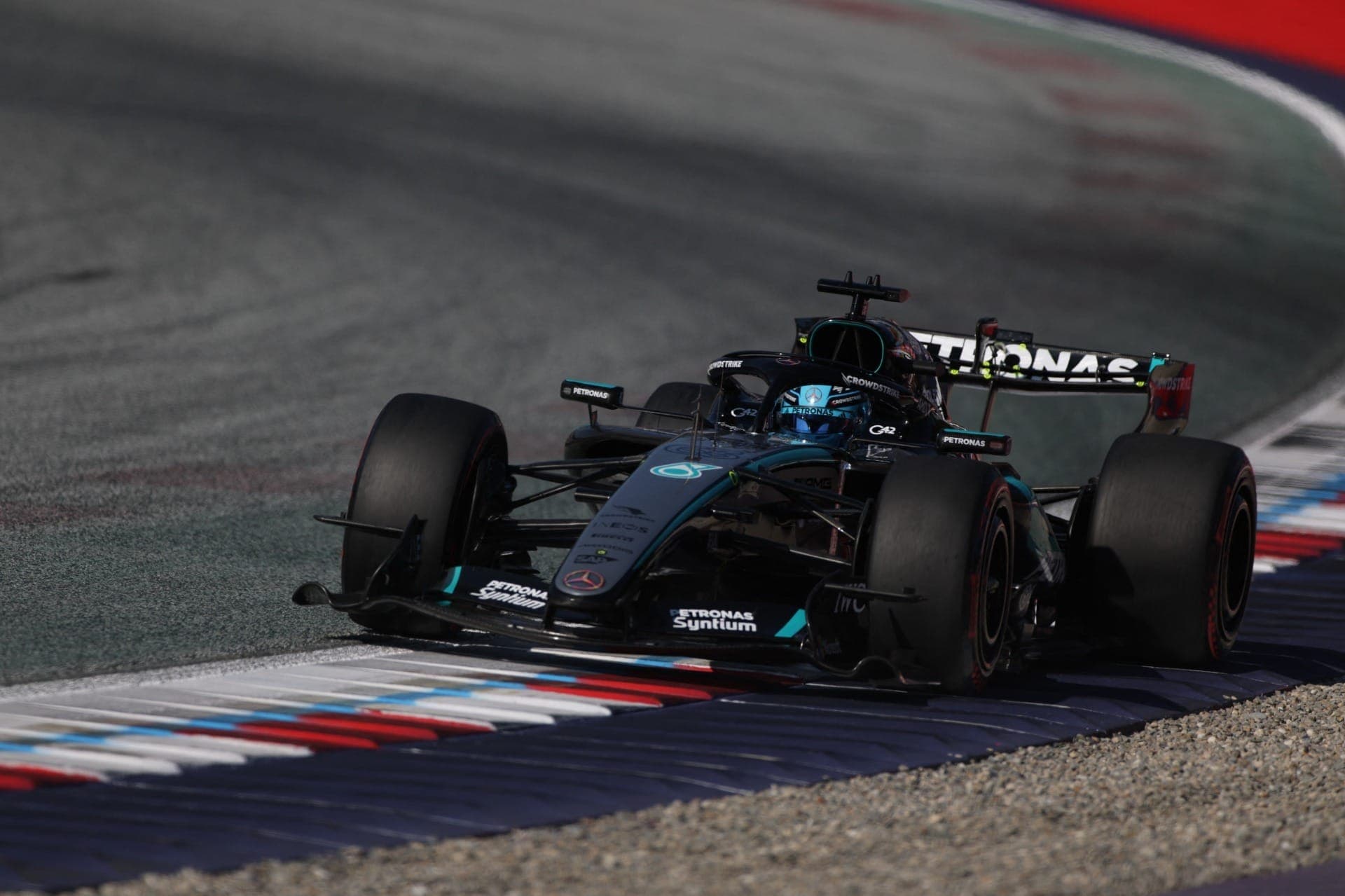 Russell supera Antonelli e lidera TL3 do GP da Áustria; Bortoleto é 13º