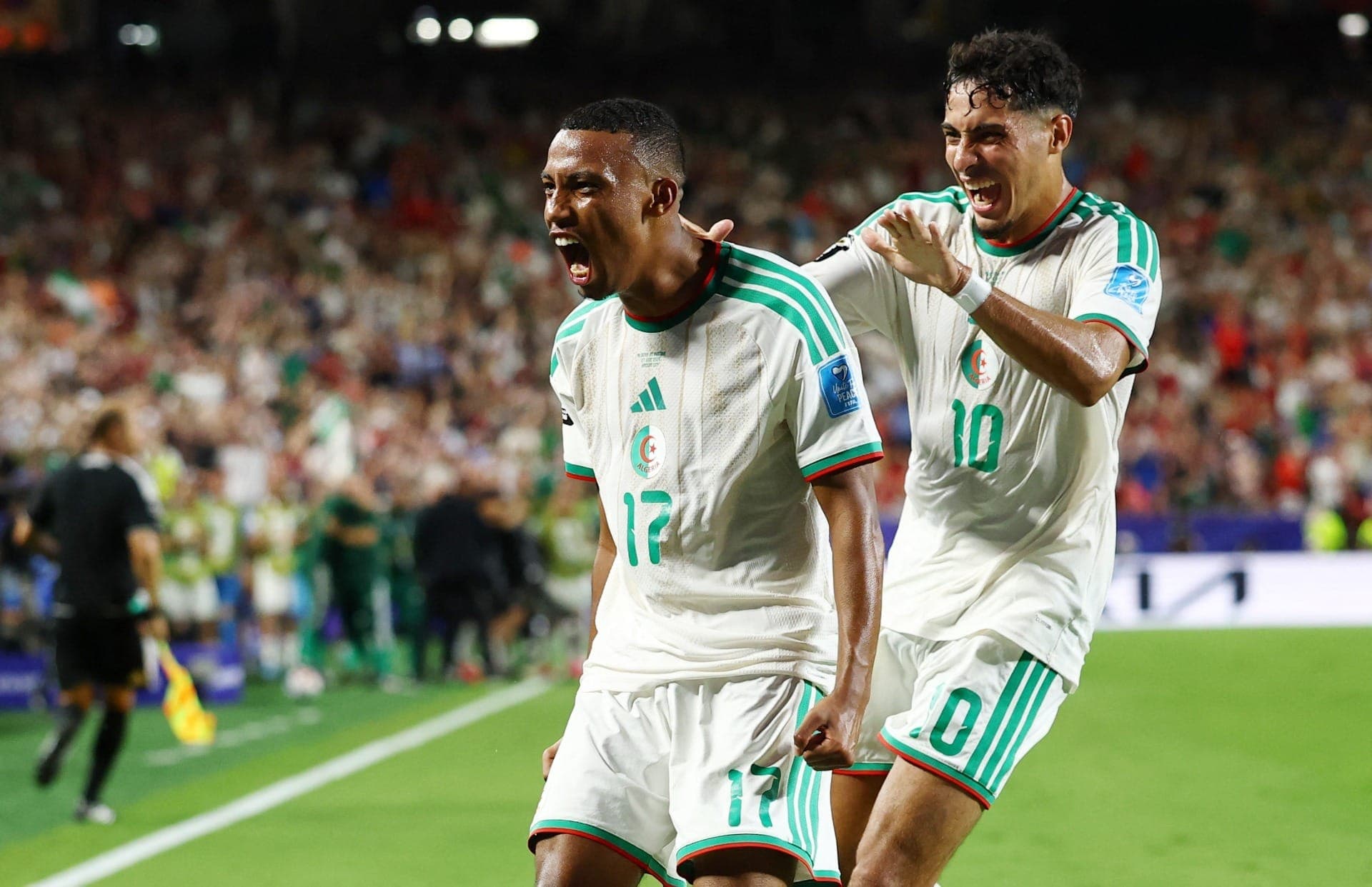 Belghali comemora gol da Argélia sobre a Áustria