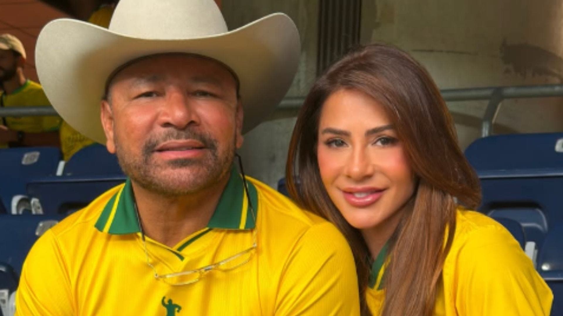 Neymar Pai com a namorada Mariane Bernardi