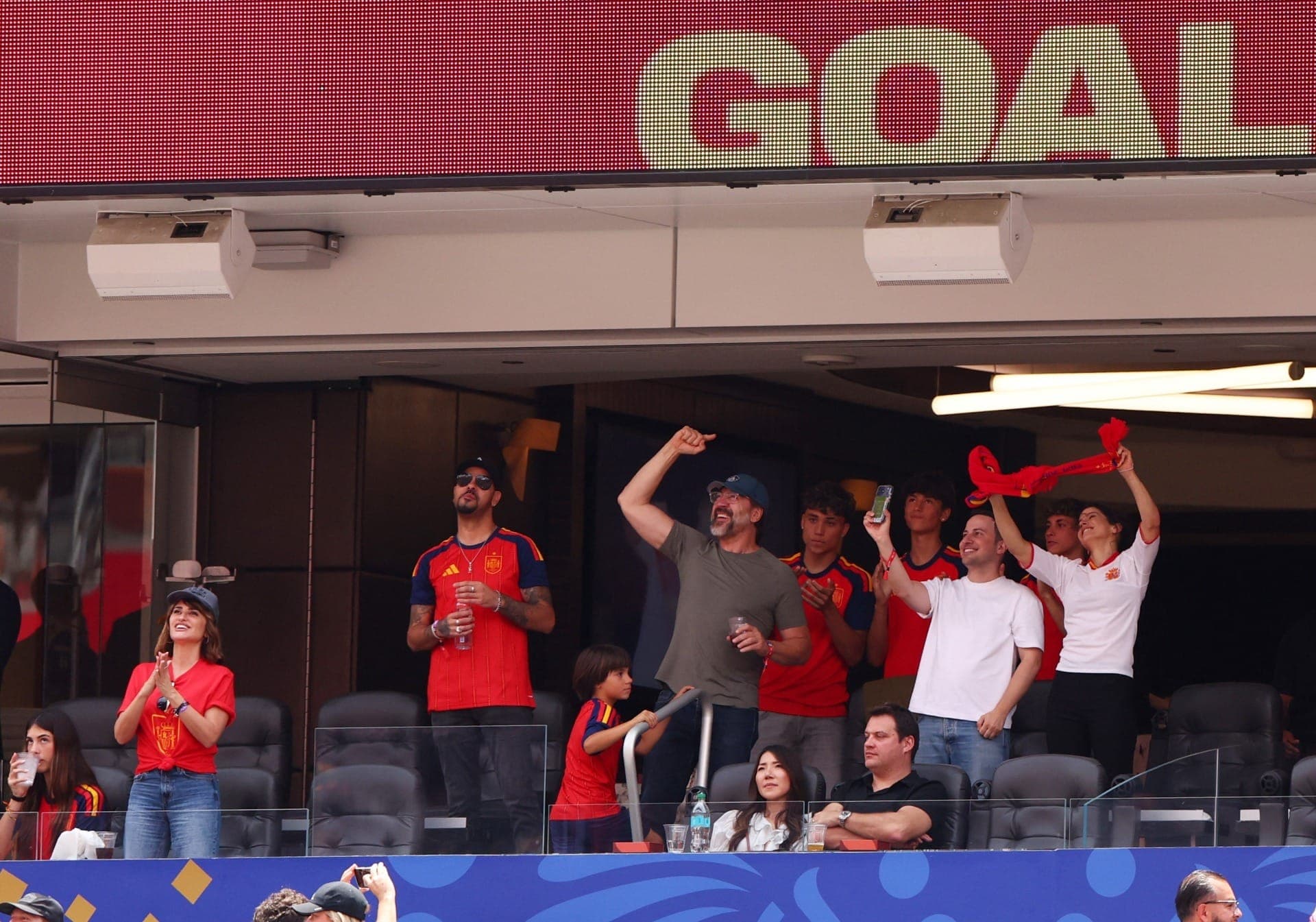 Penélope Cruz e Javier Bardem no jogo da Espanha
