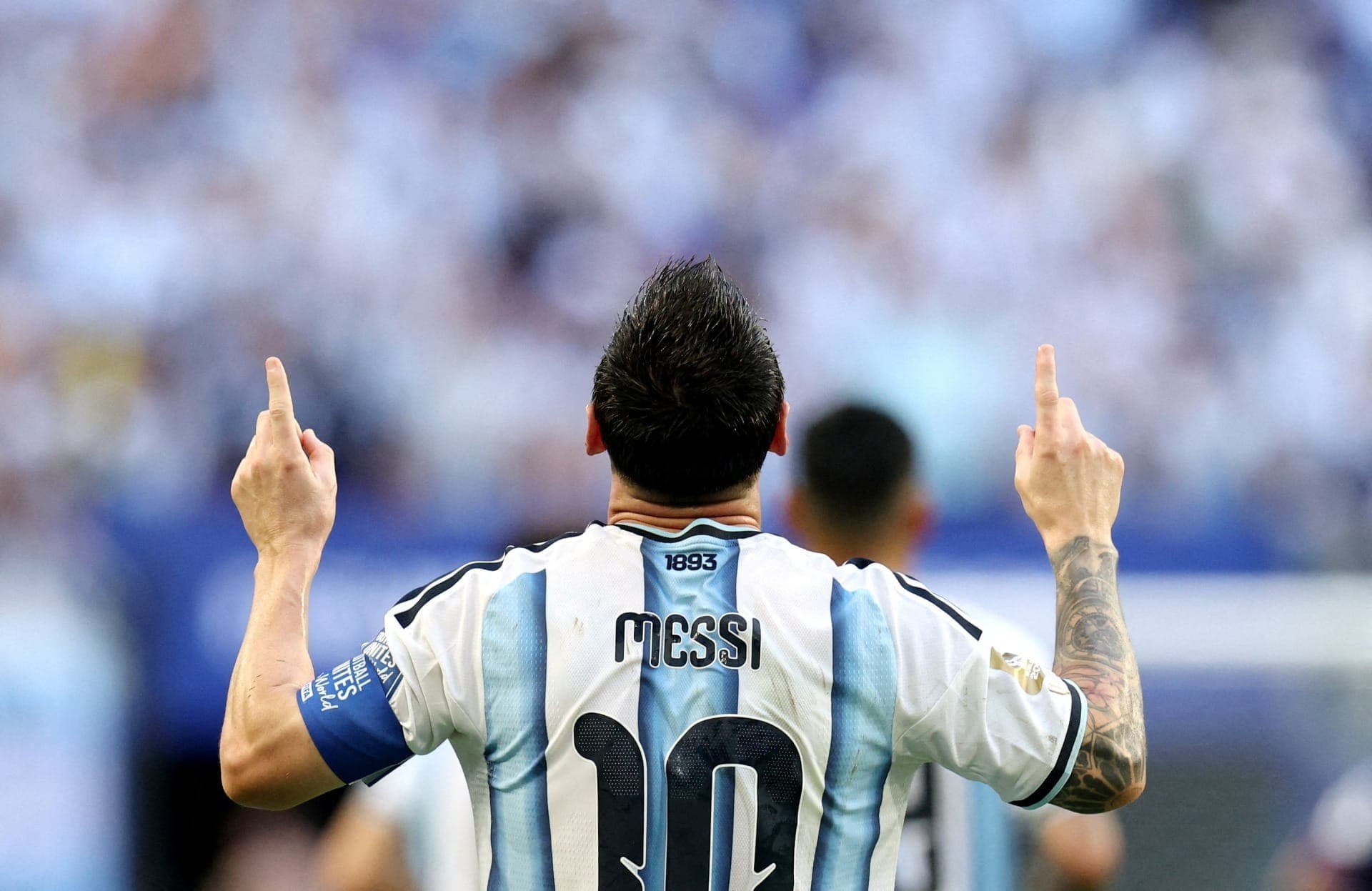 Lionel Messi, da Argentina , comemora o primeiro gol da equipe.