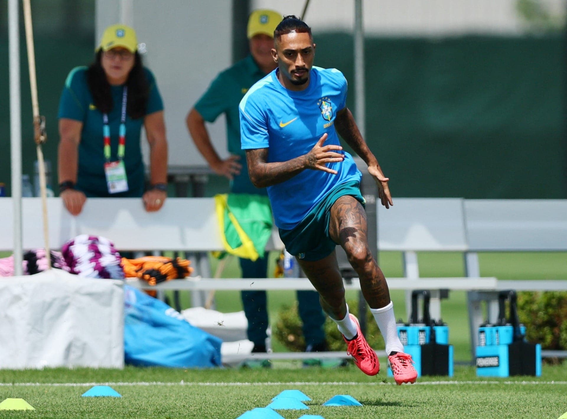 Raphinha em treino da Seleção Brasileira